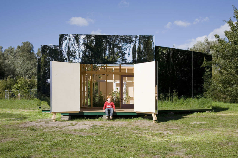 Illustration for article titled These incredible, reflective buildings look almost invisible